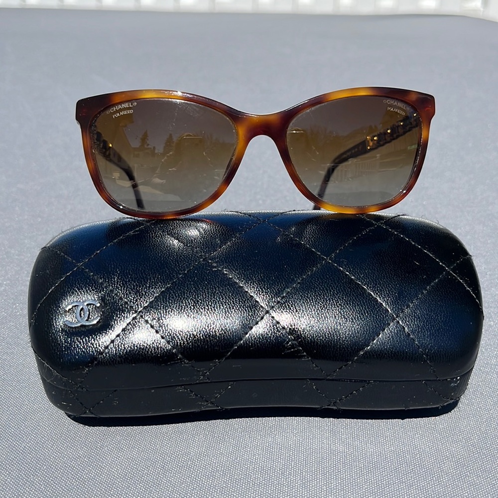 Chanel made in Italy beautiful sunglasses - Picture 1 of 9